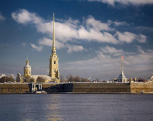 I hvilket år blev St Petersburg grundlagt? Hvem grundlagde St. Petersborg?